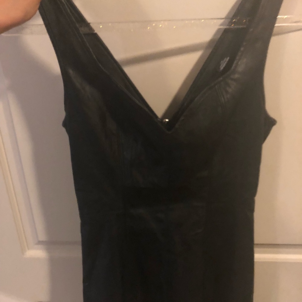Beautiful black leather fitted v-neck dress sz xs